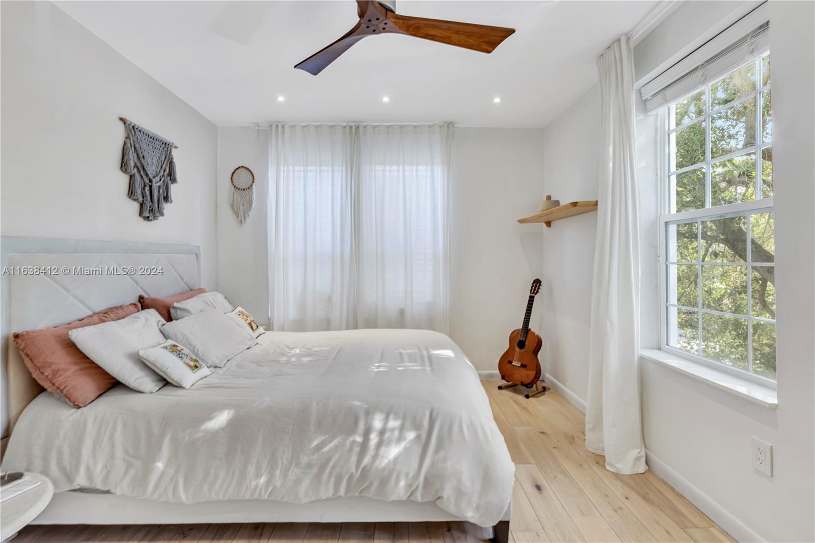 LINCOLN VIEW CONDO - Residential