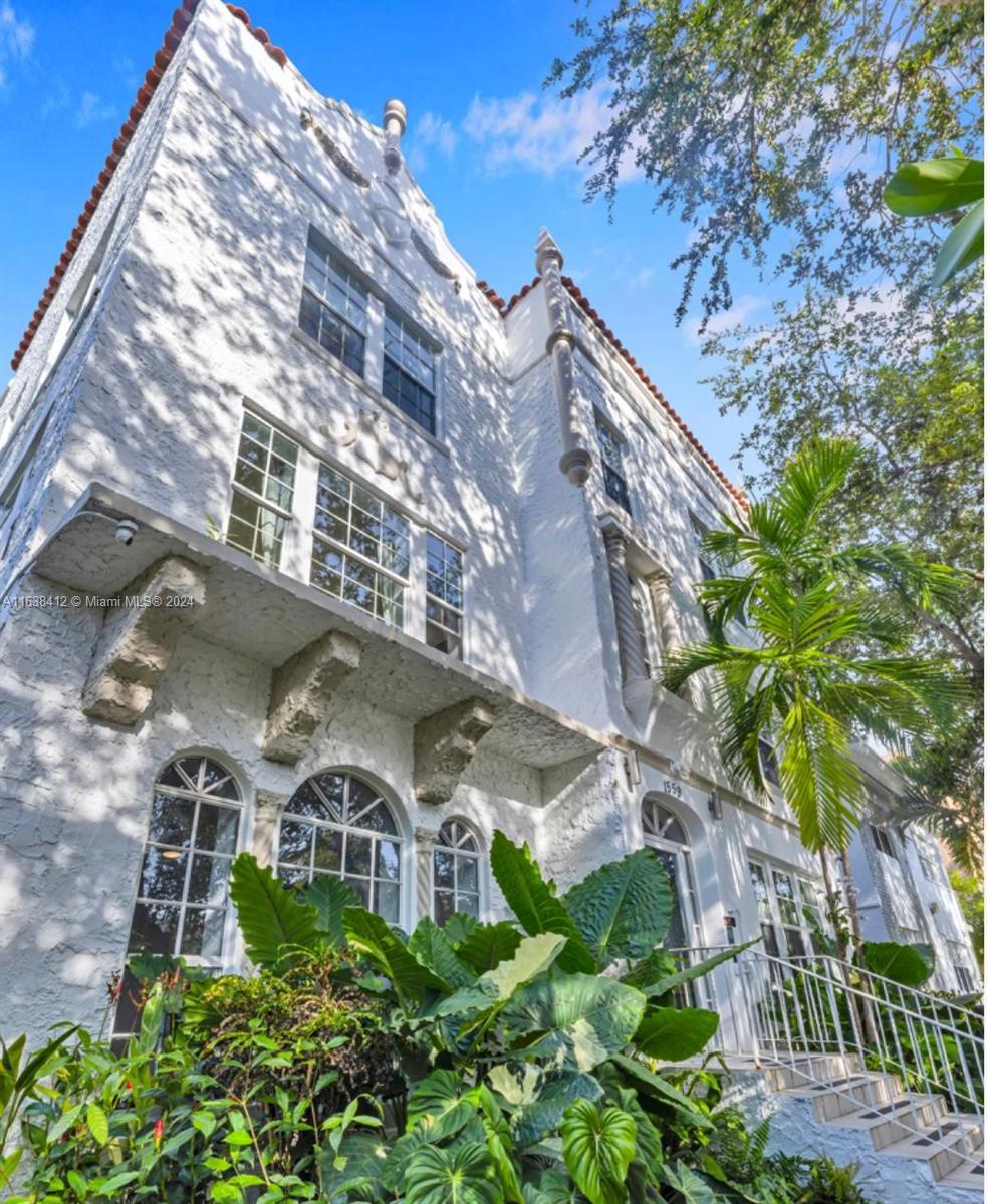 LINCOLN VIEW CONDO - Residential