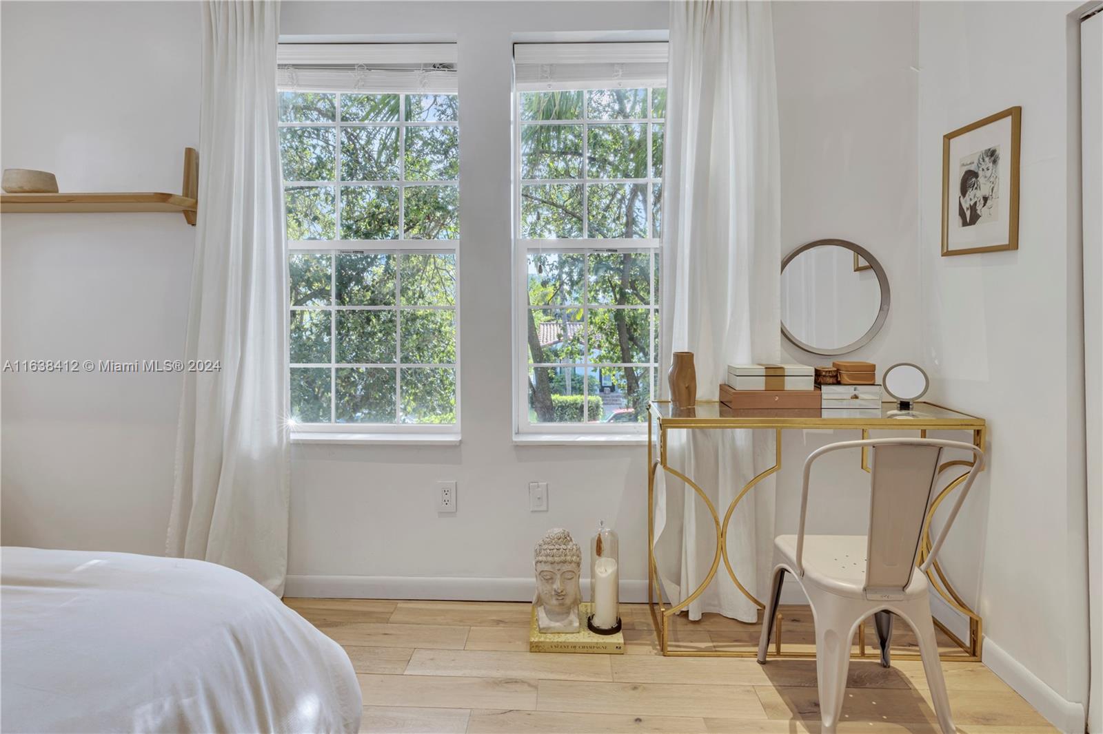 LINCOLN VIEW CONDO - Residential