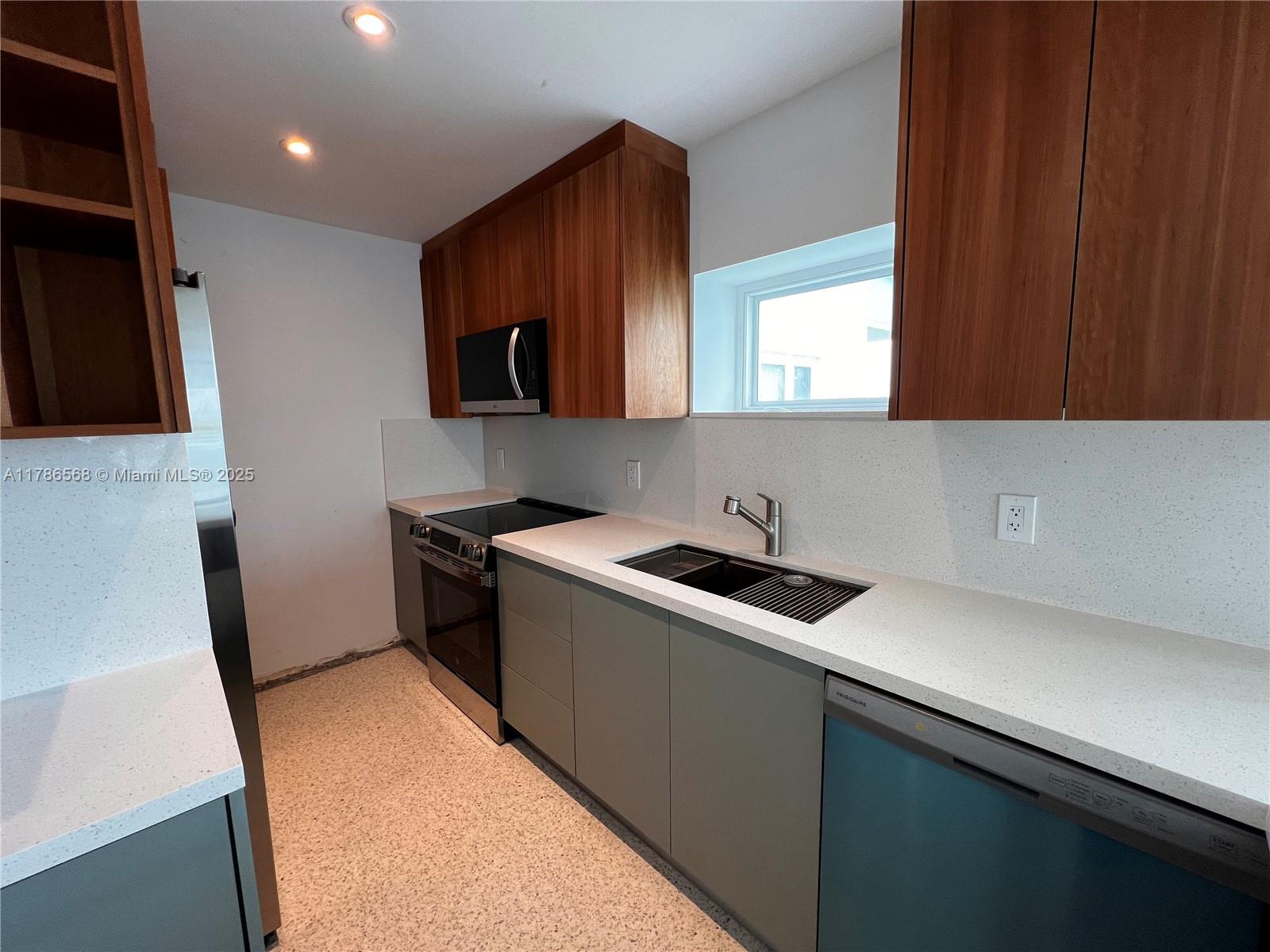 CORAL SEA TOWERS CO-OP - Residential