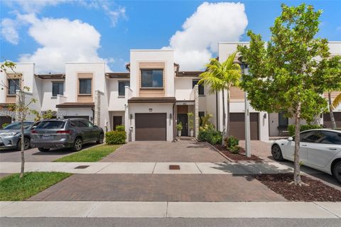 549 NE 206th Ln Miami FL 33179