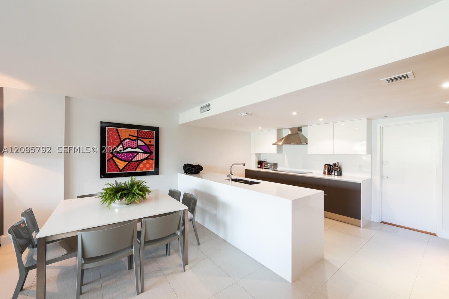 199 Ocean Lane Dr 206, Key Biscayne, FL, 33149/$1,100,000 4 199 Ocean Lane Dr 206