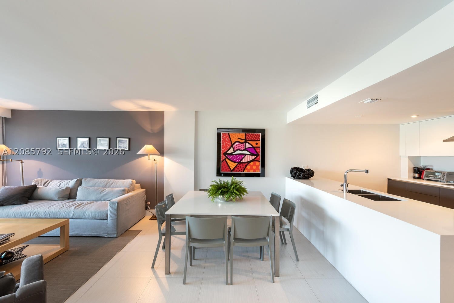 199 Ocean Lane Dr 206, Key Biscayne, FL, 33149/$1,100,000 3 199 Ocean Lane Dr 206
