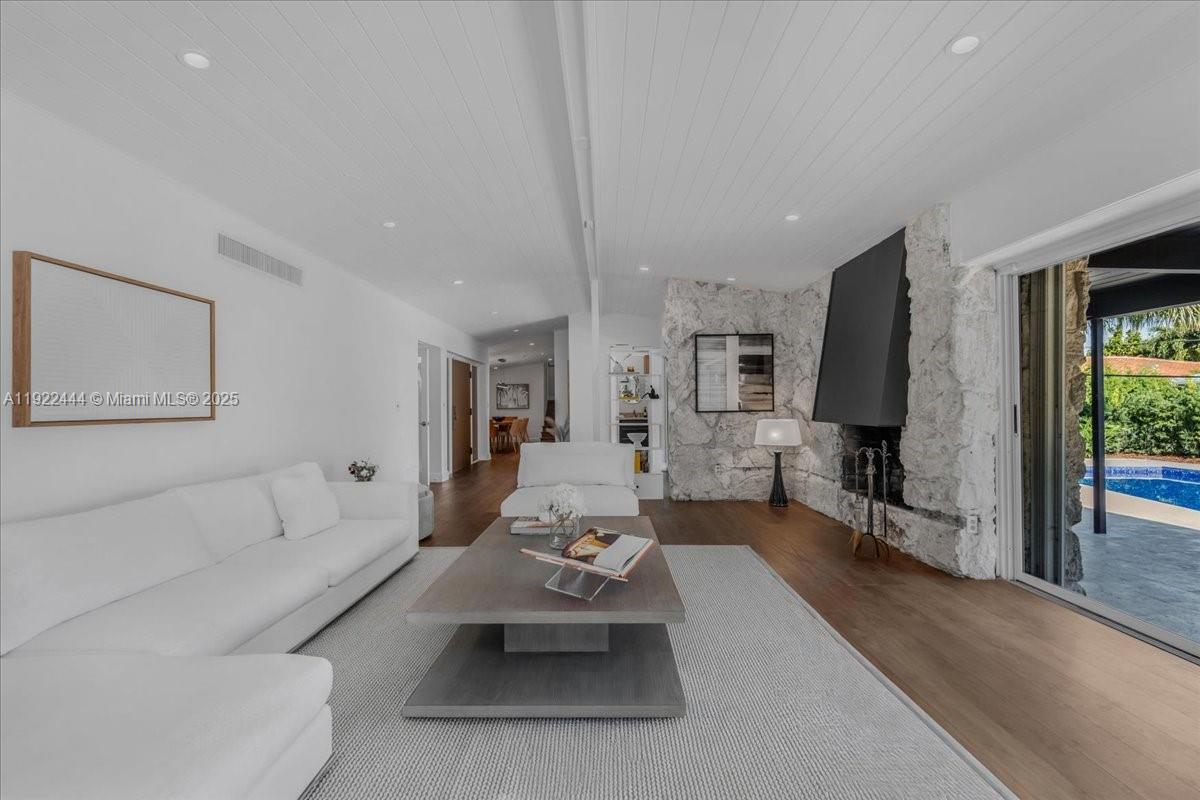 MASHTA ISLAND - Residential