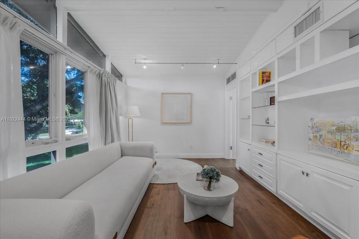 MASHTA ISLAND - Residential