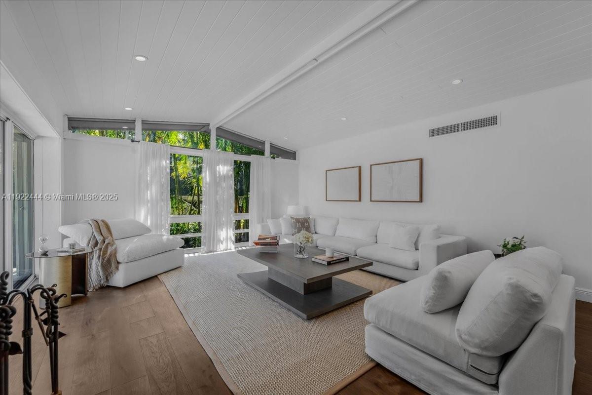 MASHTA ISLAND - Residential