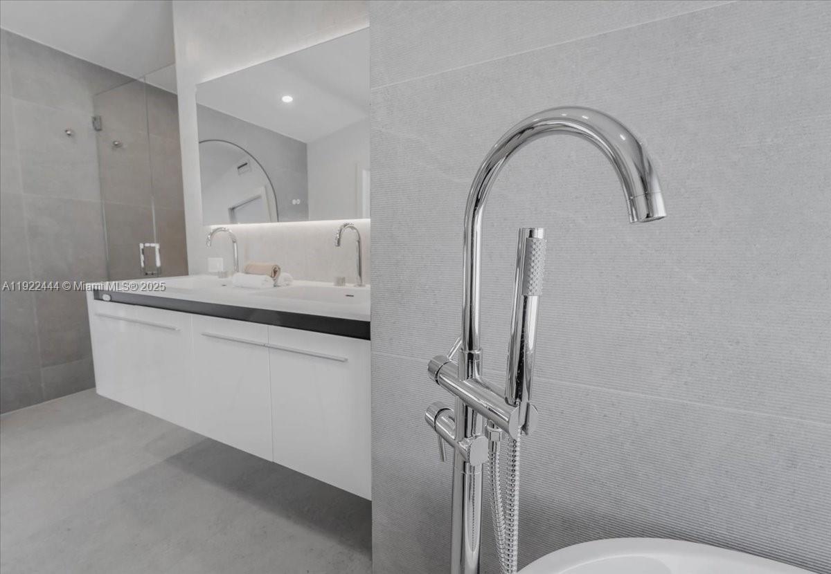 MASHTA ISLAND - Residential