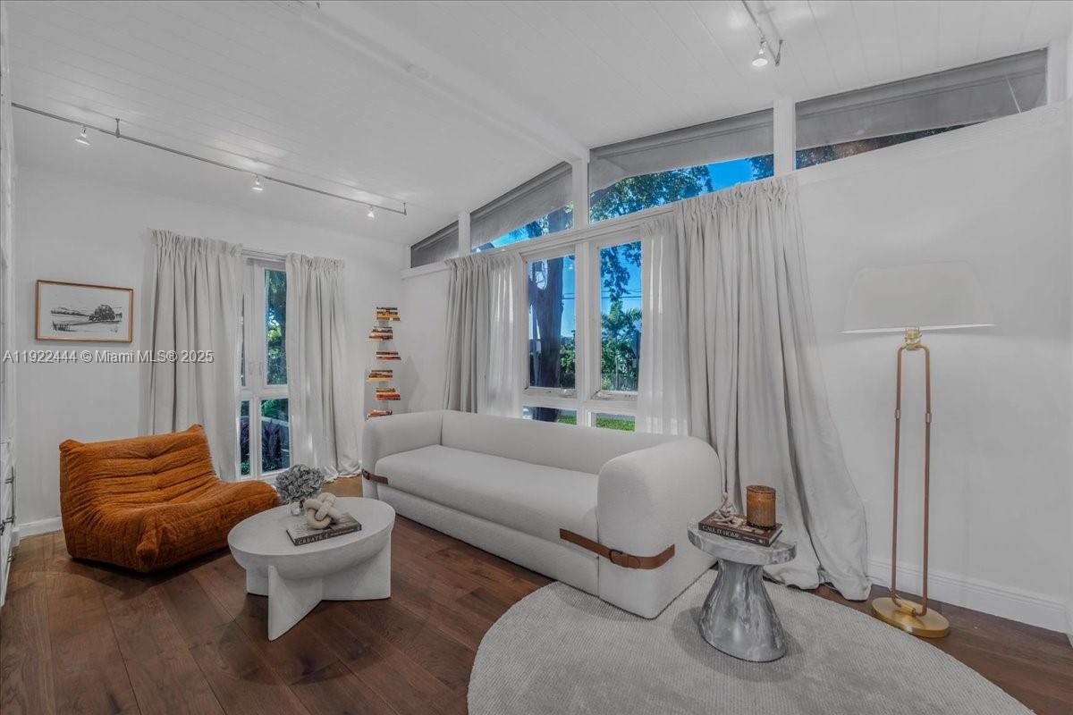 MASHTA ISLAND - Residential