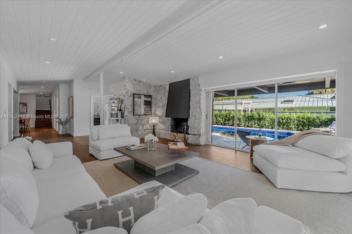 MASHTA ISLAND - Residential