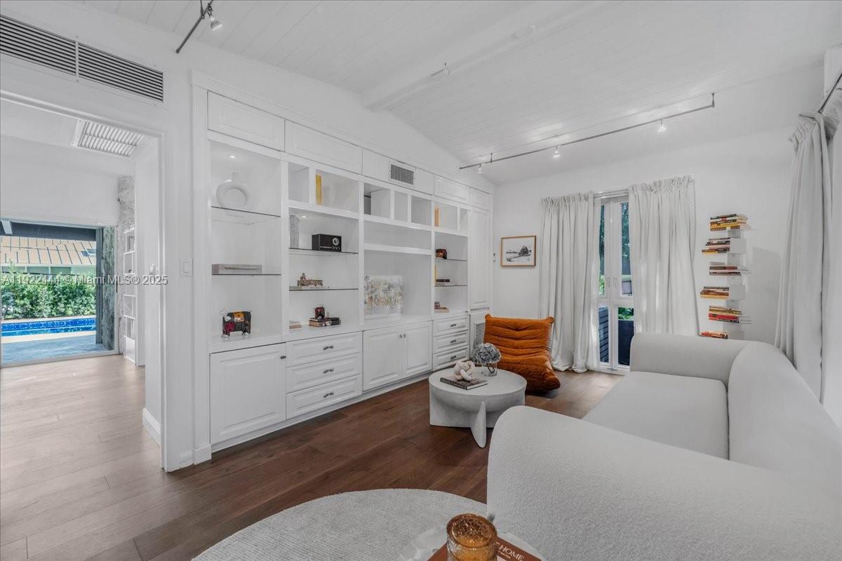 MASHTA ISLAND - Residential