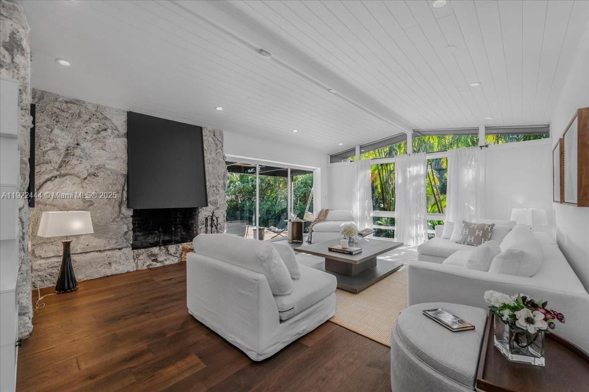 MASHTA ISLAND - Residential