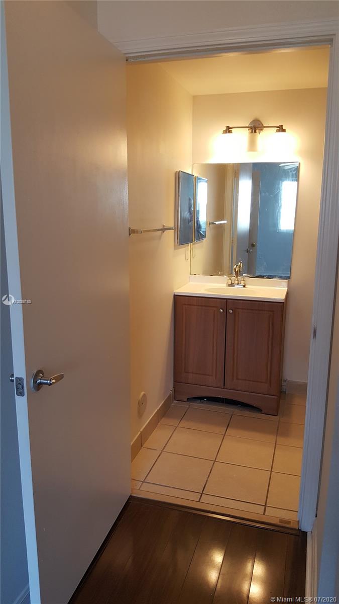 PARADISE POINTE CONDO - Residential Lease