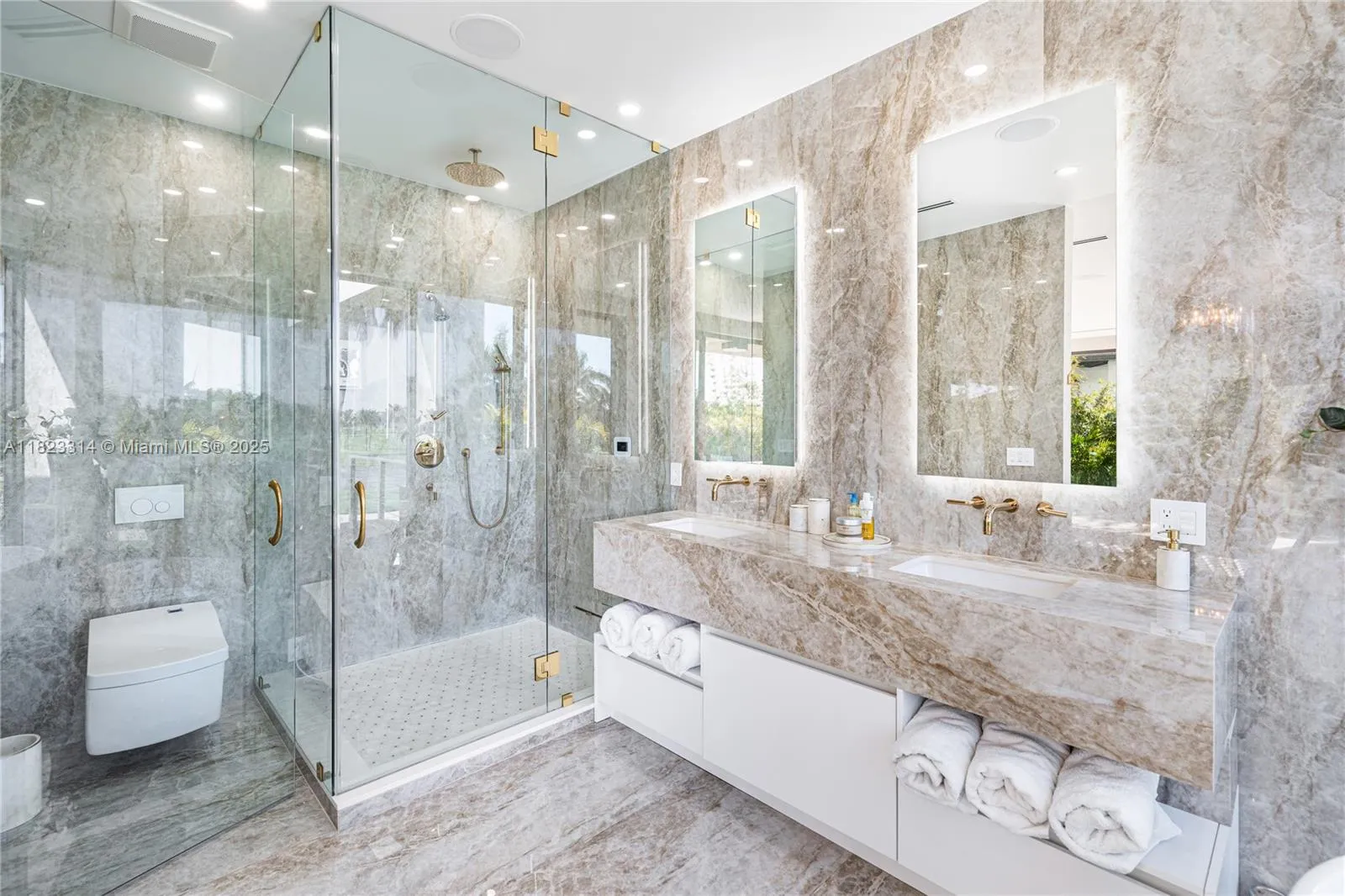 Miami Beach, Florida 33140, United States, 5 Bedrooms Bedrooms, ,6 BathroomsBathrooms,Residential,Active,153042