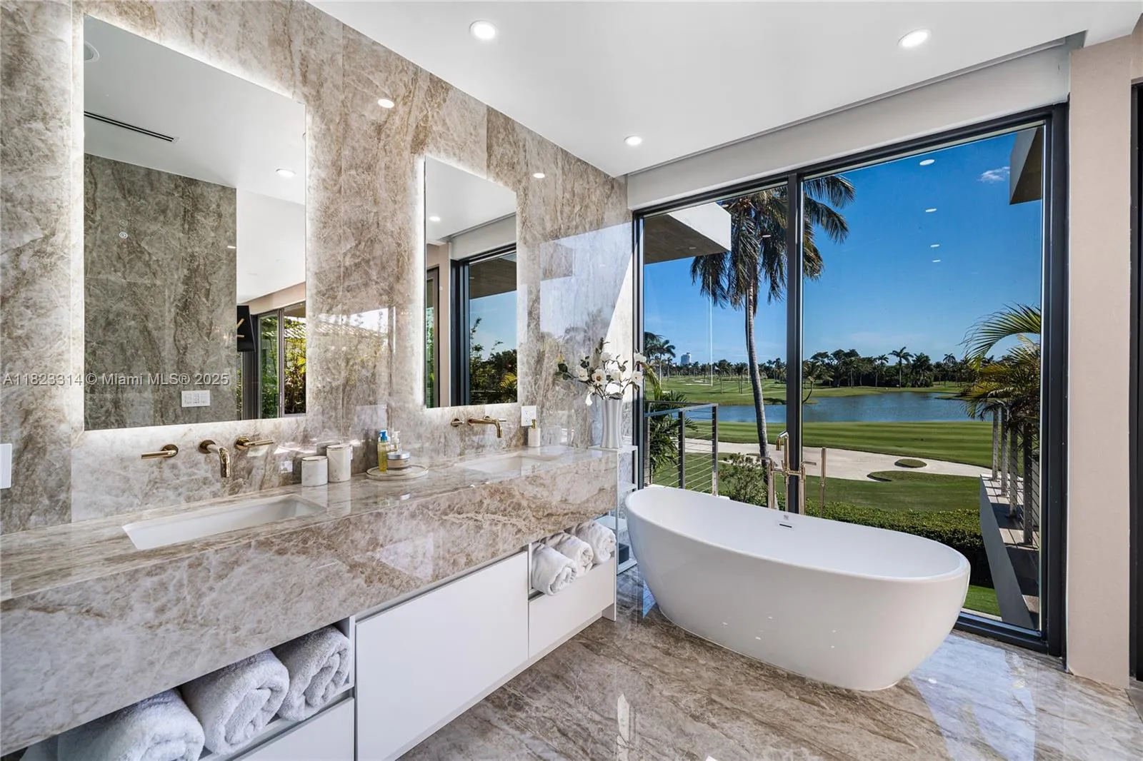 Miami Beach, Florida 33140, United States, 5 Bedrooms Bedrooms, ,6 BathroomsBathrooms,Residential,Active,153042