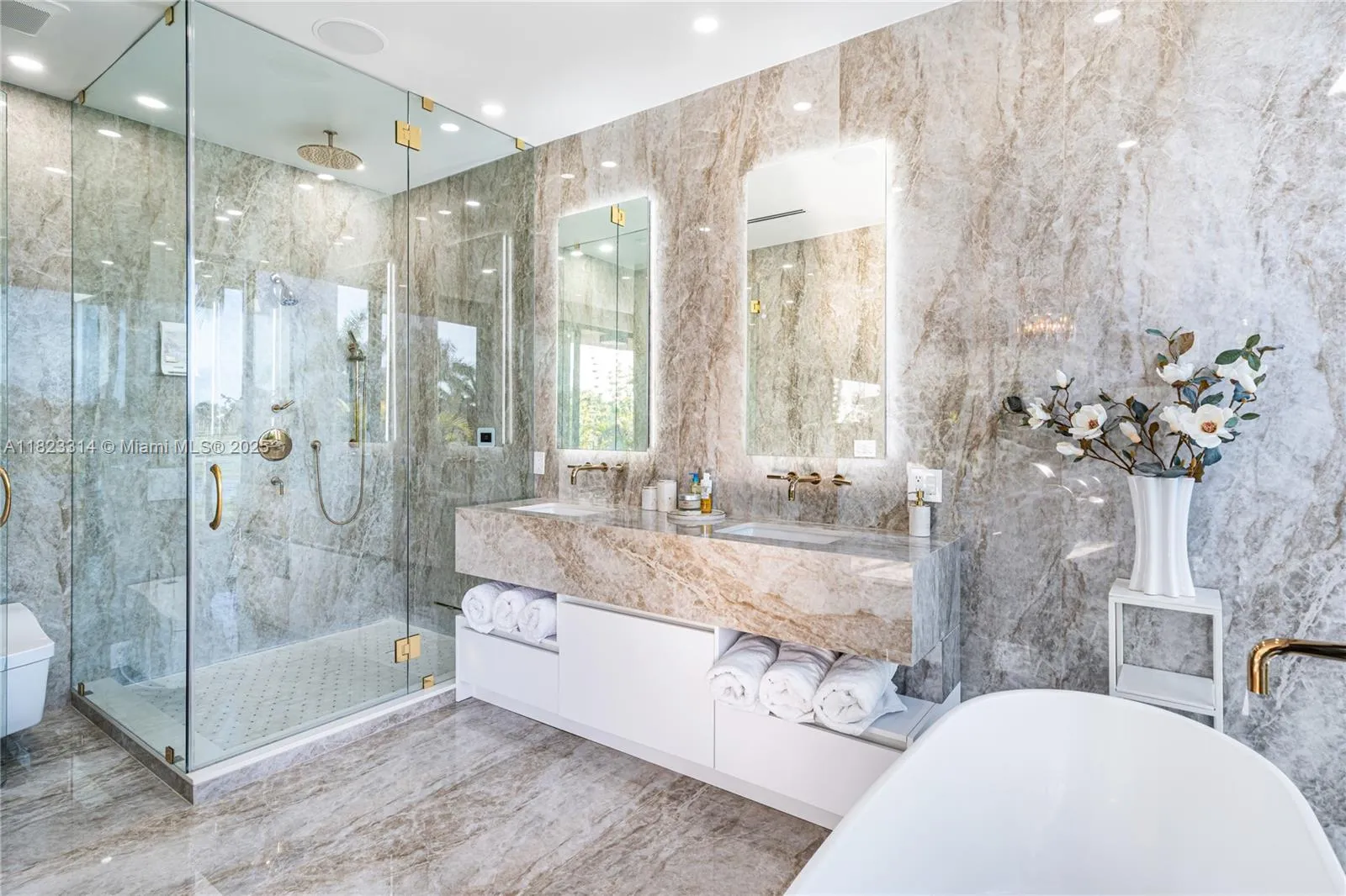 Miami Beach, Florida 33140, United States, 5 Bedrooms Bedrooms, ,6 BathroomsBathrooms,Residential,Active,153042