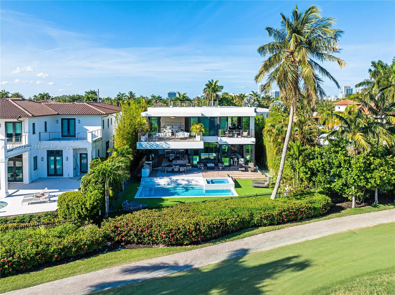 Miami Beach, Florida 33140, United States, 5 Bedrooms Bedrooms, ,6 BathroomsBathrooms,Residential,Active,153042