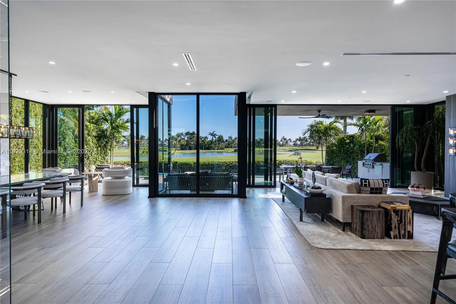 Miami Beach, Florida 33140, United States, 5 Bedrooms Bedrooms, ,6 BathroomsBathrooms,Residential,Active,153042