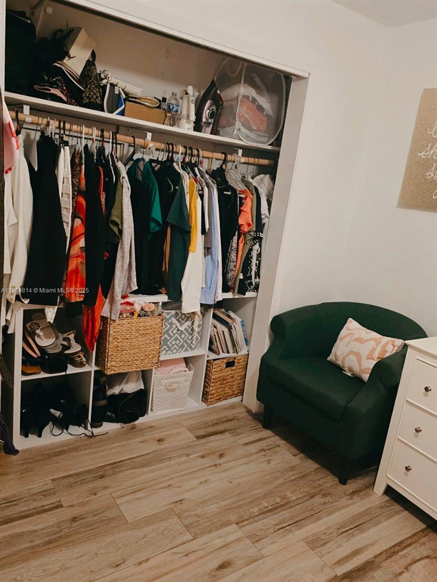 BREEZYWAY MANOR SEC - Residential Lease