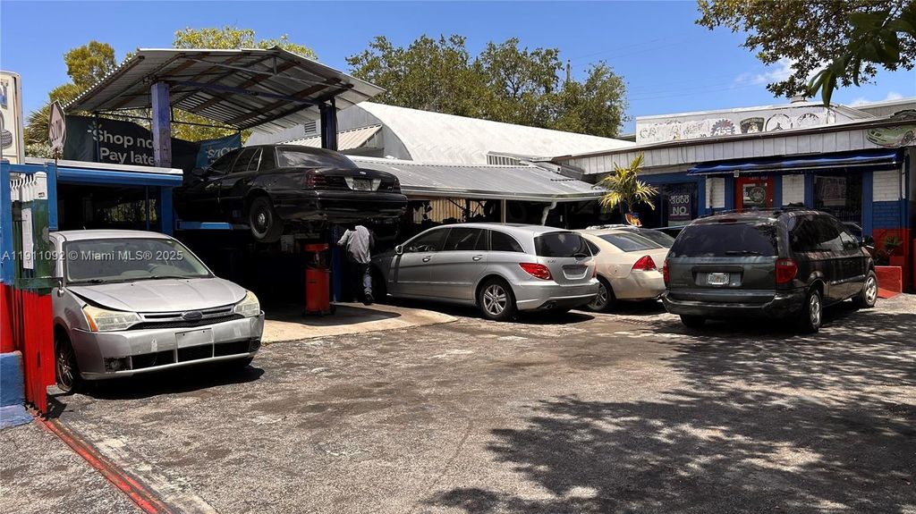 Photo of 916 NW 9th Ave, Fort Lauderdale, FL 33311 (MLS # A11911092)