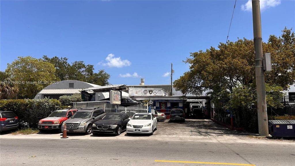 Photo of 916 NW 9th Ave, Fort Lauderdale, FL 33311 (MLS # A11911092)