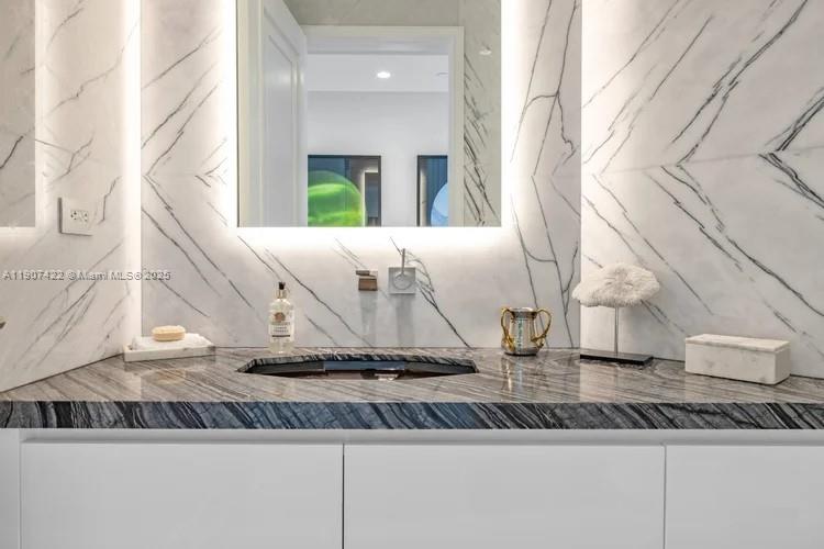 NORTH BISCAYNE BEACH AMEN - Residential