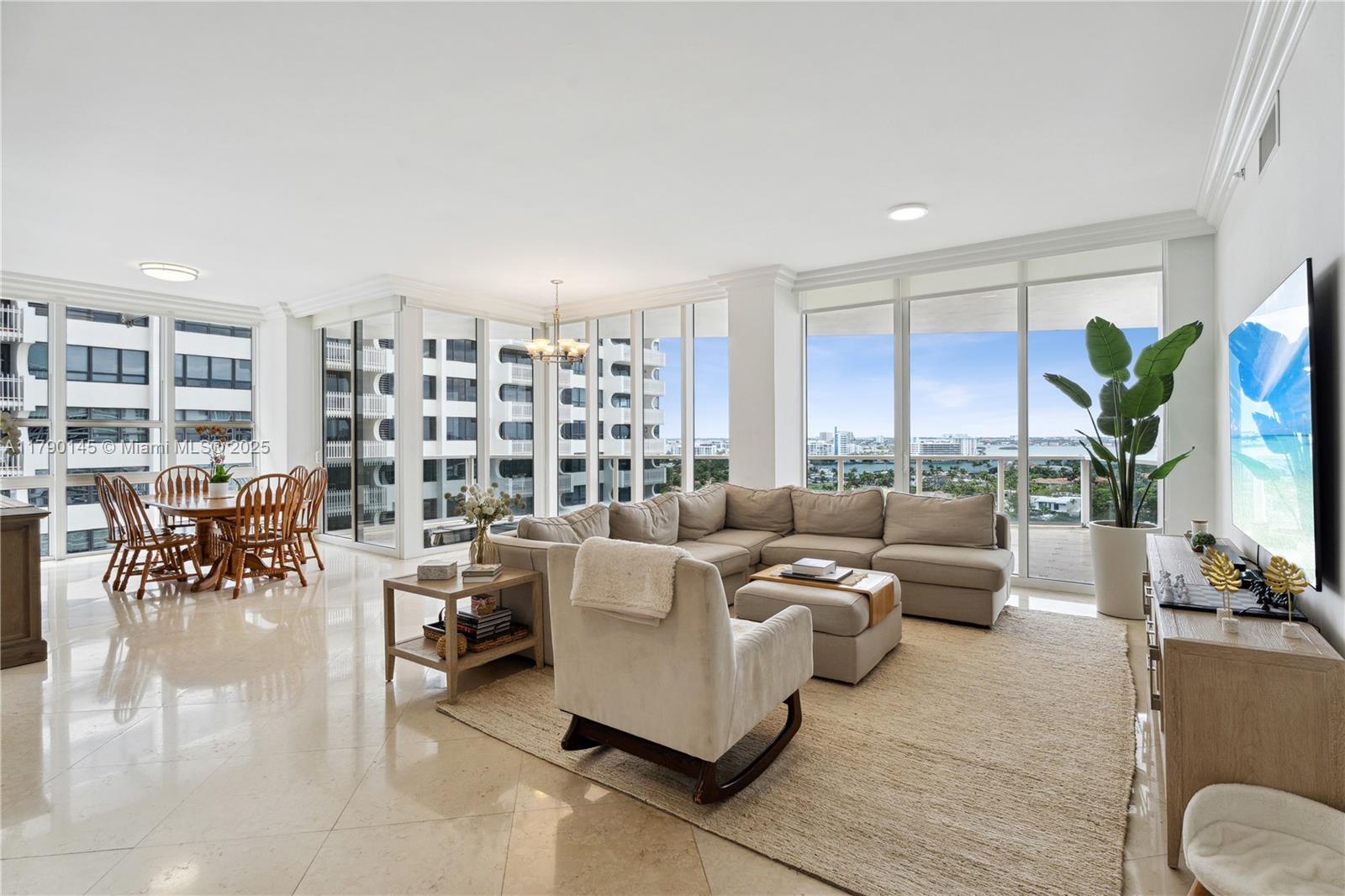 10225 Collins Ave 904