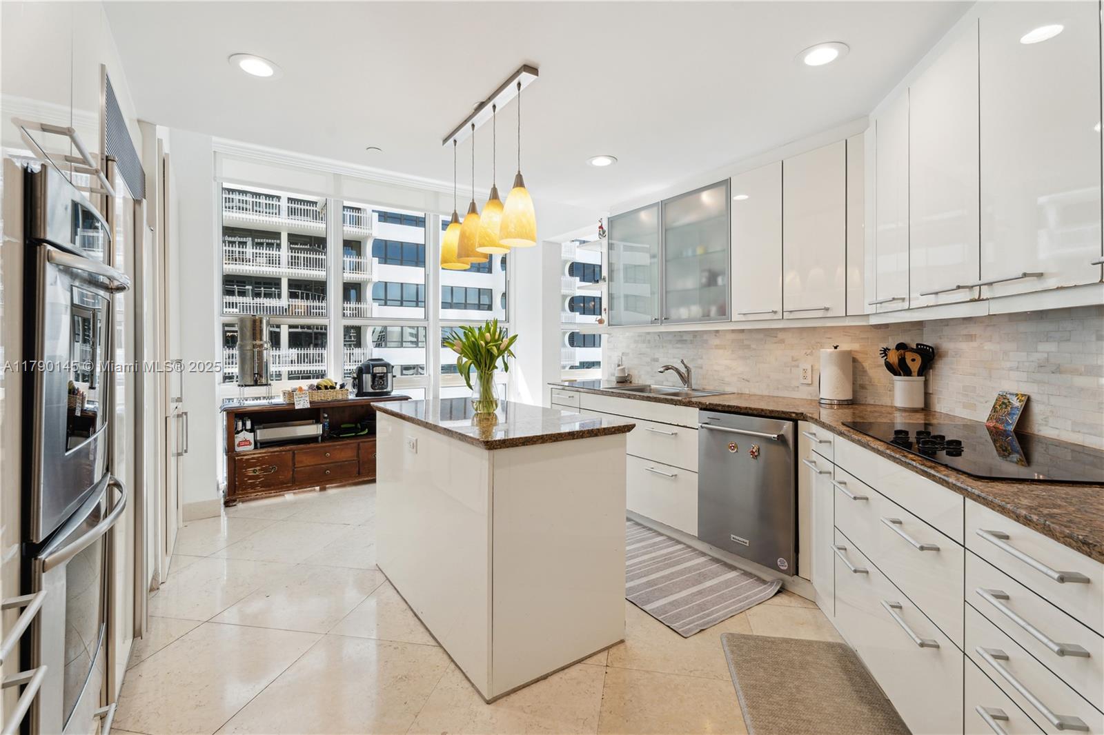 10225 Collins Ave 904