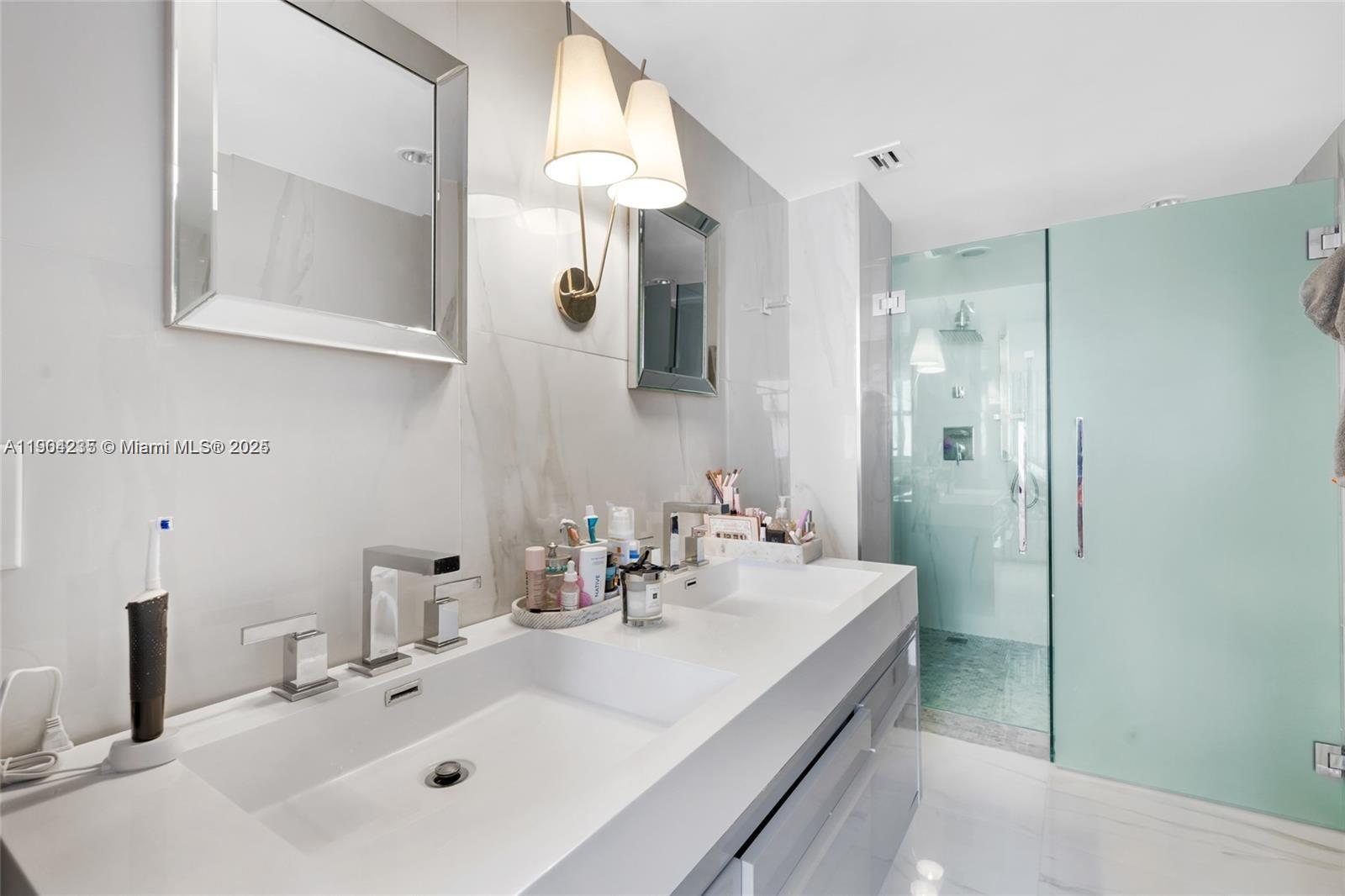 5838 CONDOMINIUM - Residential Lease