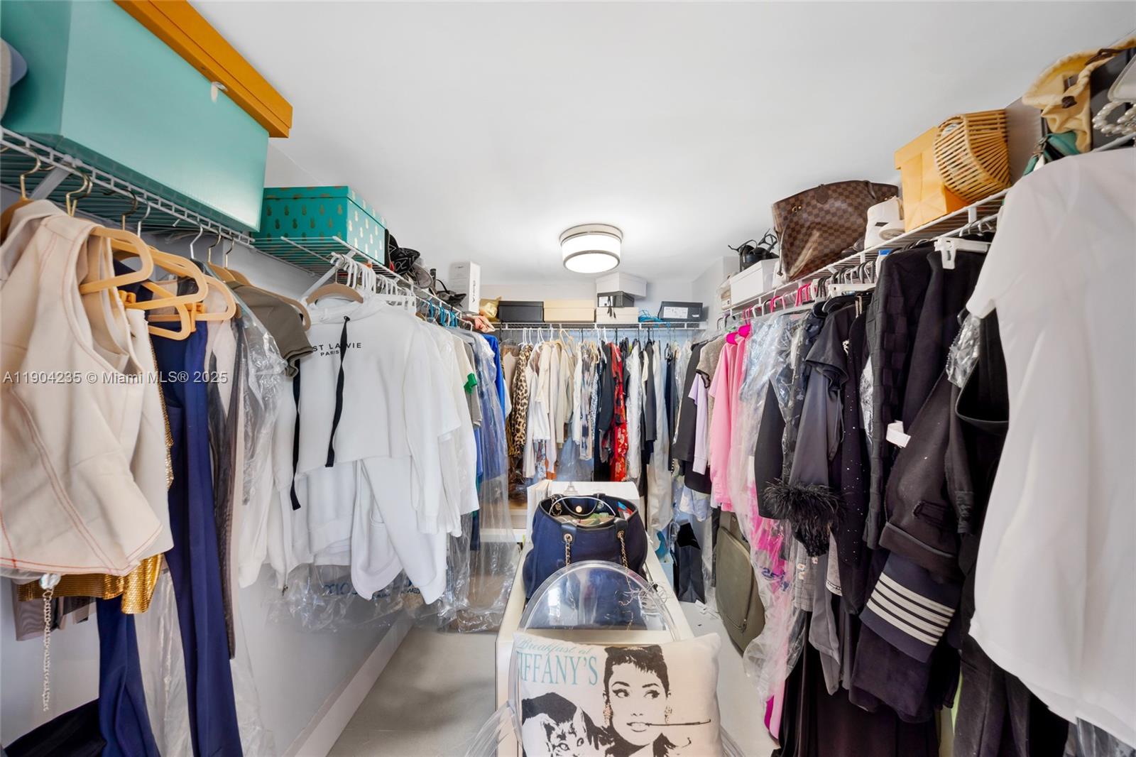 5838 CONDOMINIUM - Residential Lease