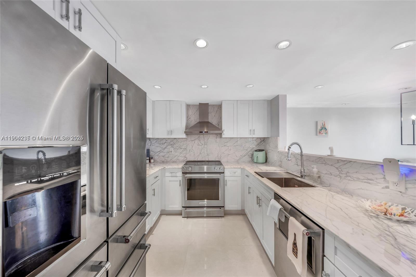 5838 CONDOMINIUM - Residential Lease