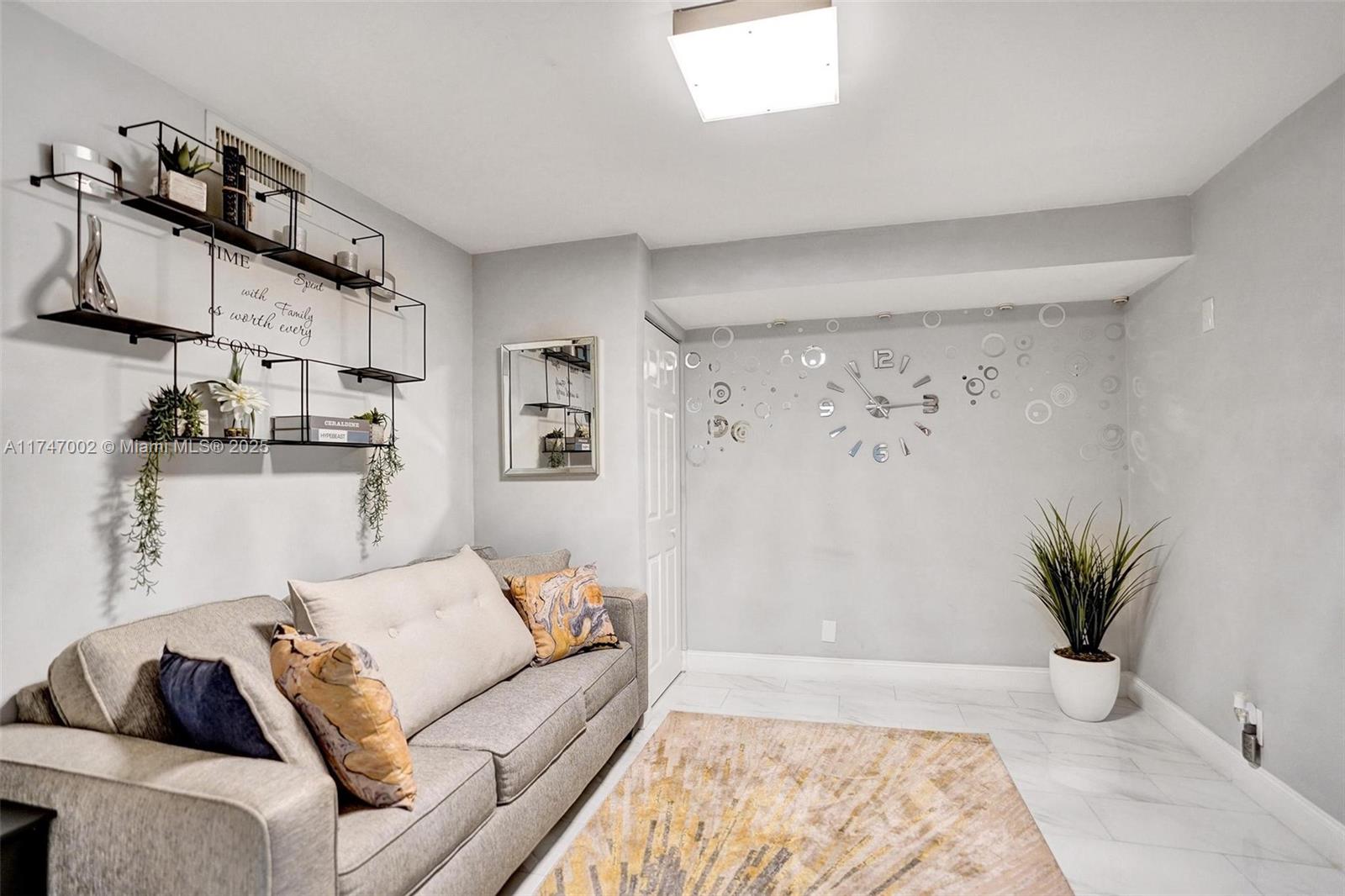 SUN VALLEY EAST CONDO - Residential