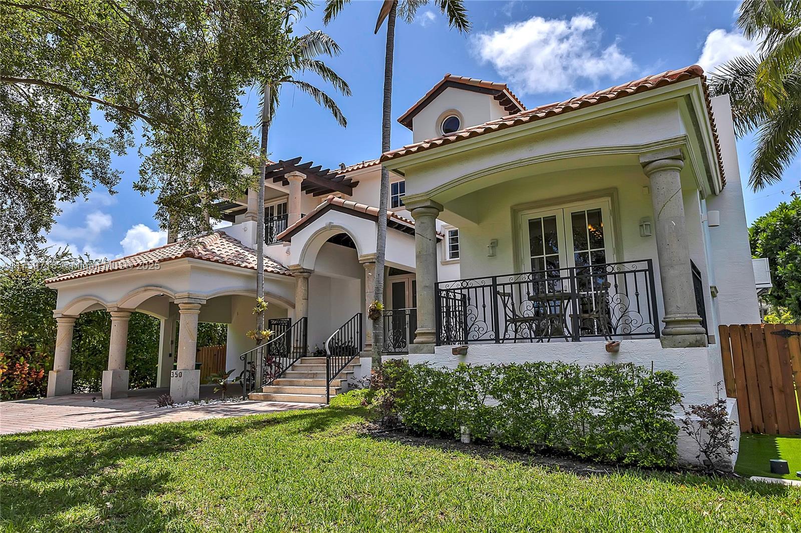 350 Redwood Ln 1, Key Biscayne, Miami-Dade County, Florida - 5 Bedrooms  
6 Bathrooms - 