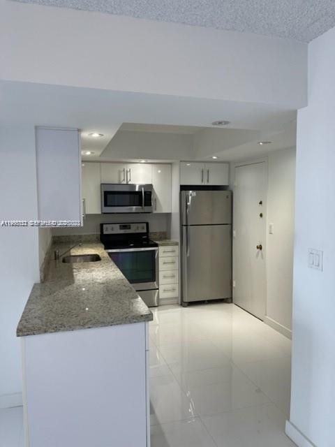 HALLMARK OF HOLLYWOOD CON - Residential Lease