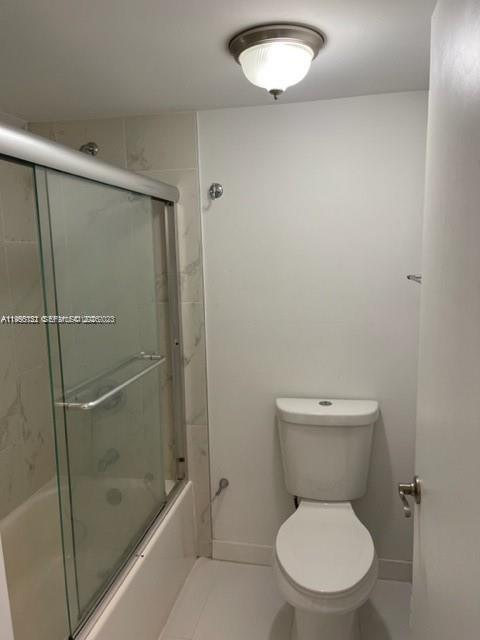 HALLMARK OF HOLLYWOOD CON - Residential Lease