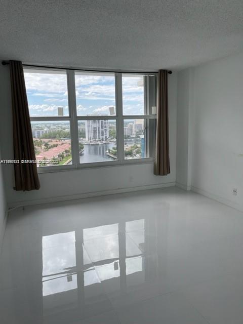 HALLMARK OF HOLLYWOOD CON - Residential Lease