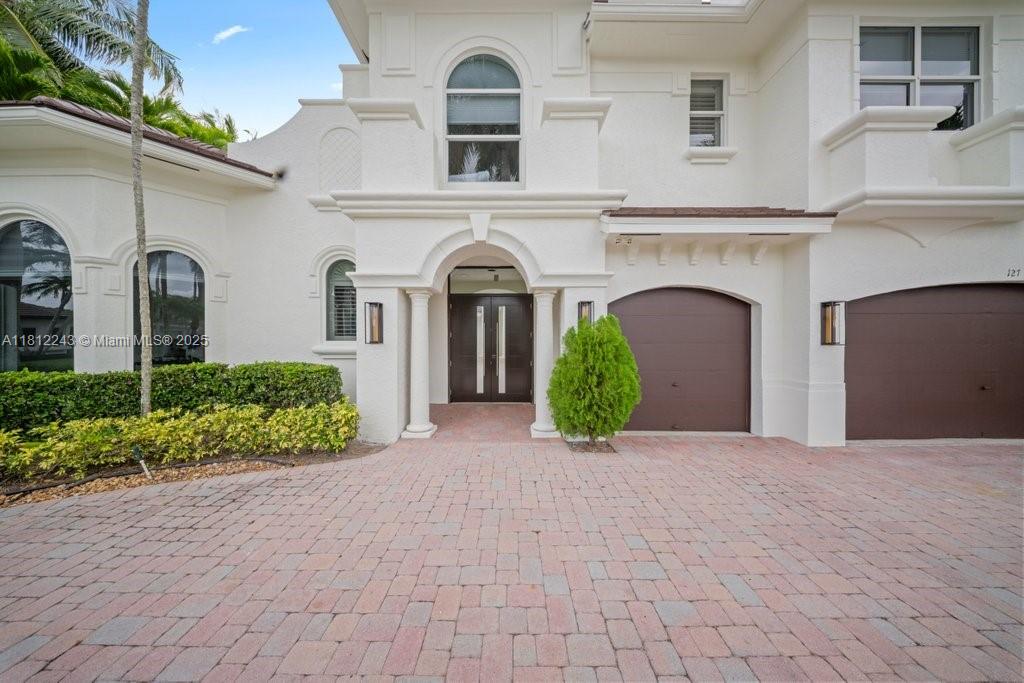 127 Swan Ave