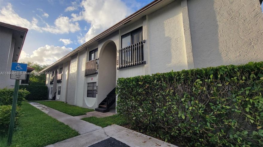 NEW REMODEL!*BEST DEAL IN CORAL SPRINGS COZY UPGRADED 2/2** This is the ONE! Totally upgraded and CLEAN in NORTH CORAL SPRINGS! Great Schools! BRAND NEW KITCHEN, NEW REFRIGERATOR! WASHER AND DRYER IN UNIT! BRAND NEW TILE FLOORS JUST INSTALLED! MASTER HAS GREAT SCREENED PATIO OVERLOOKING GARDENS VIEWS! Community POOL. Close to Sawgrass expressway! This one will FLY and this super price!! PETS OK.