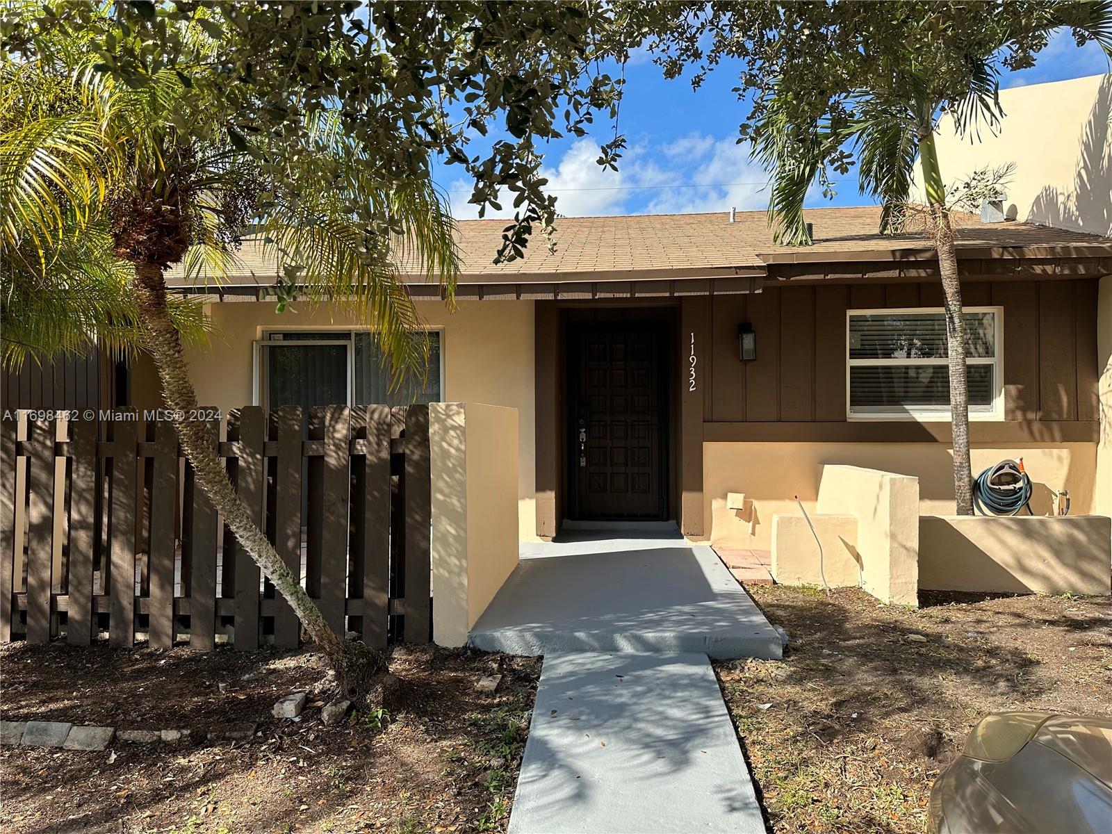 Rental Property at 11932 Sw 125th Pl, Miami, Broward County, Florida - Bedrooms: 2 
Bathrooms: 2  - $2,550 MO.