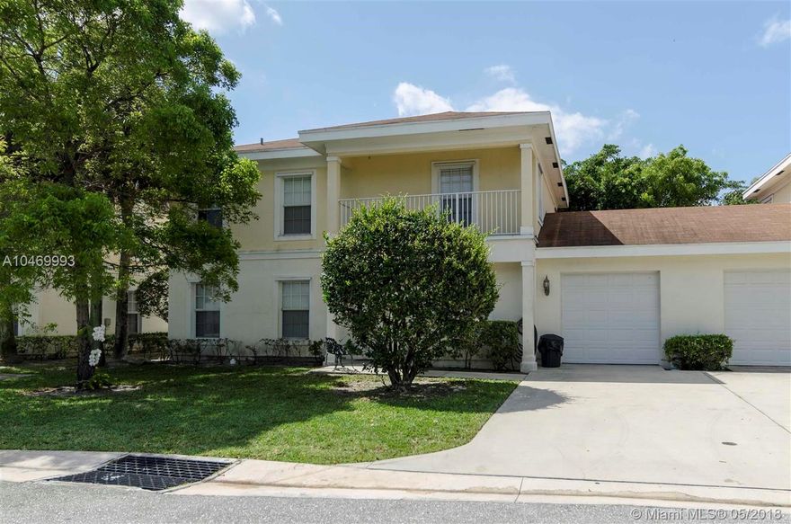 FULL PRICE OFFER 1 MONTH COMMISSION to TENANT REALTOR. Large 4 bedroom 2 bath Townhome with a one car garage. This community of 20 townhomes built in 2007 are close in style to single family homes, with only the garage connecting to another garage. This two story property has tile floors, large bedrooms including 2 master bedrooms with one master upstairs and the other downstairs. Both master bedrooms have 2 large walk in closets.
APPROVAL IN 48 HOURS!