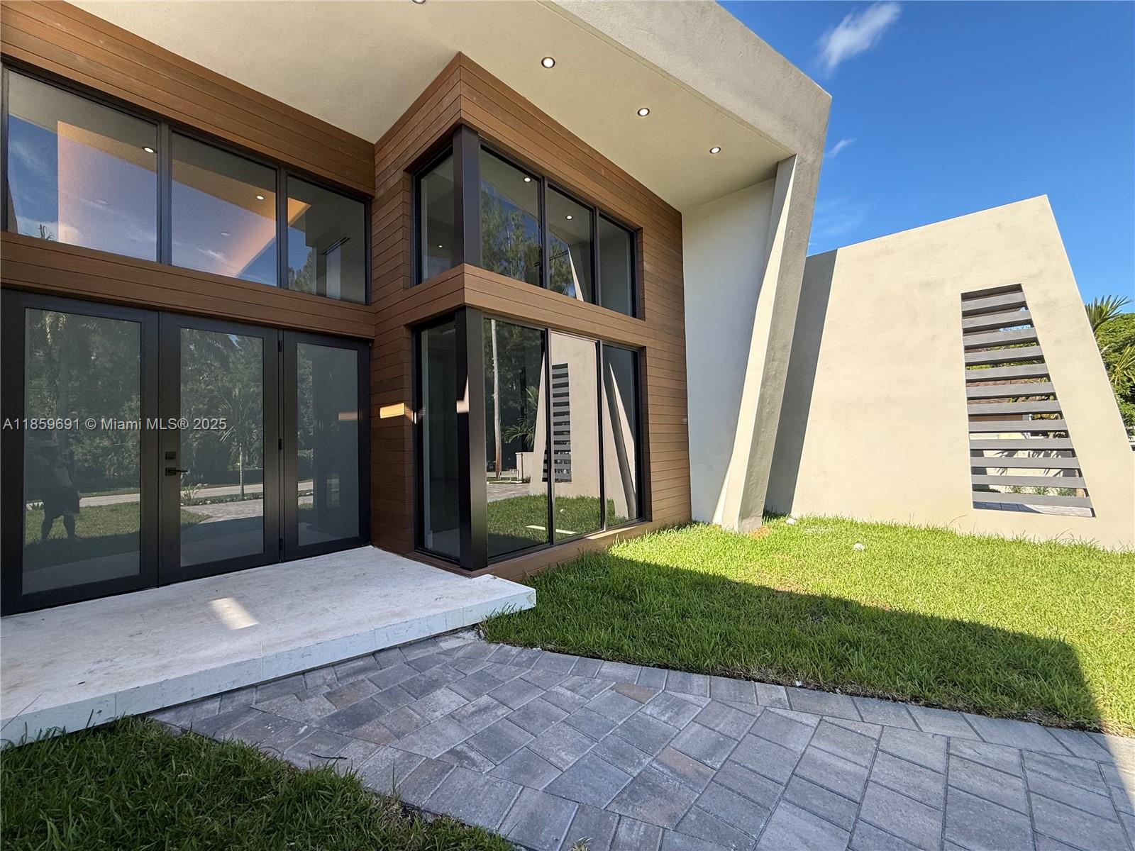 45 NW 158th St