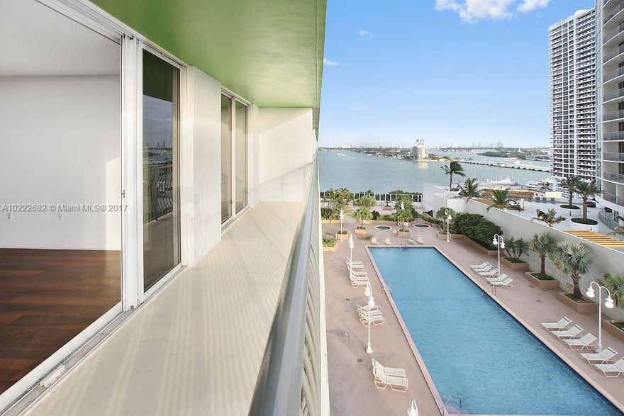 **UP TO 1 MONTH FREE IF MOVE-IN BY 6/18*Located directly in front of the sprawling waterfront Margaret Pace Park, the Bay Parc Plaza community offers superb location within walking distance to many downtown area attractions, plus it's own superb luxury amenities.Unit 16O  is a large southwest corner unit w/Downtown Miami & Biscayne Bay Views. Move-in for 1 month + $1,000 deposit. Parking $95/month  SAME DAY APPROVAL!