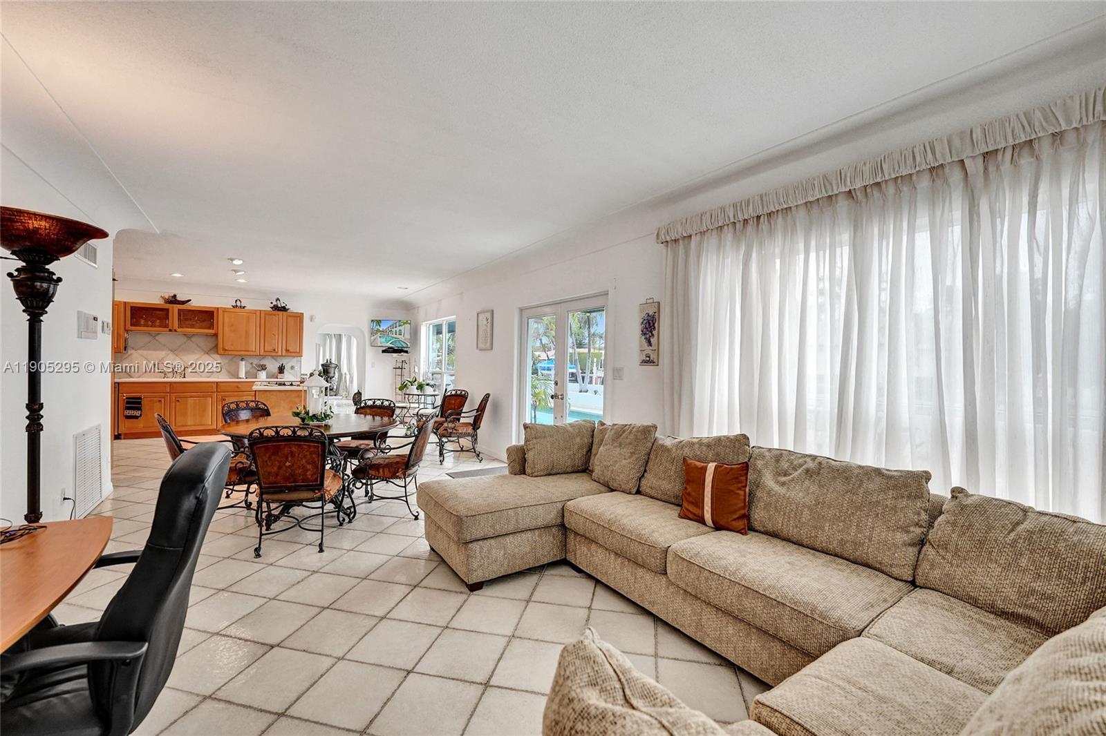 CORAL RIDGE COUNTRY CLUB - Residential Lease