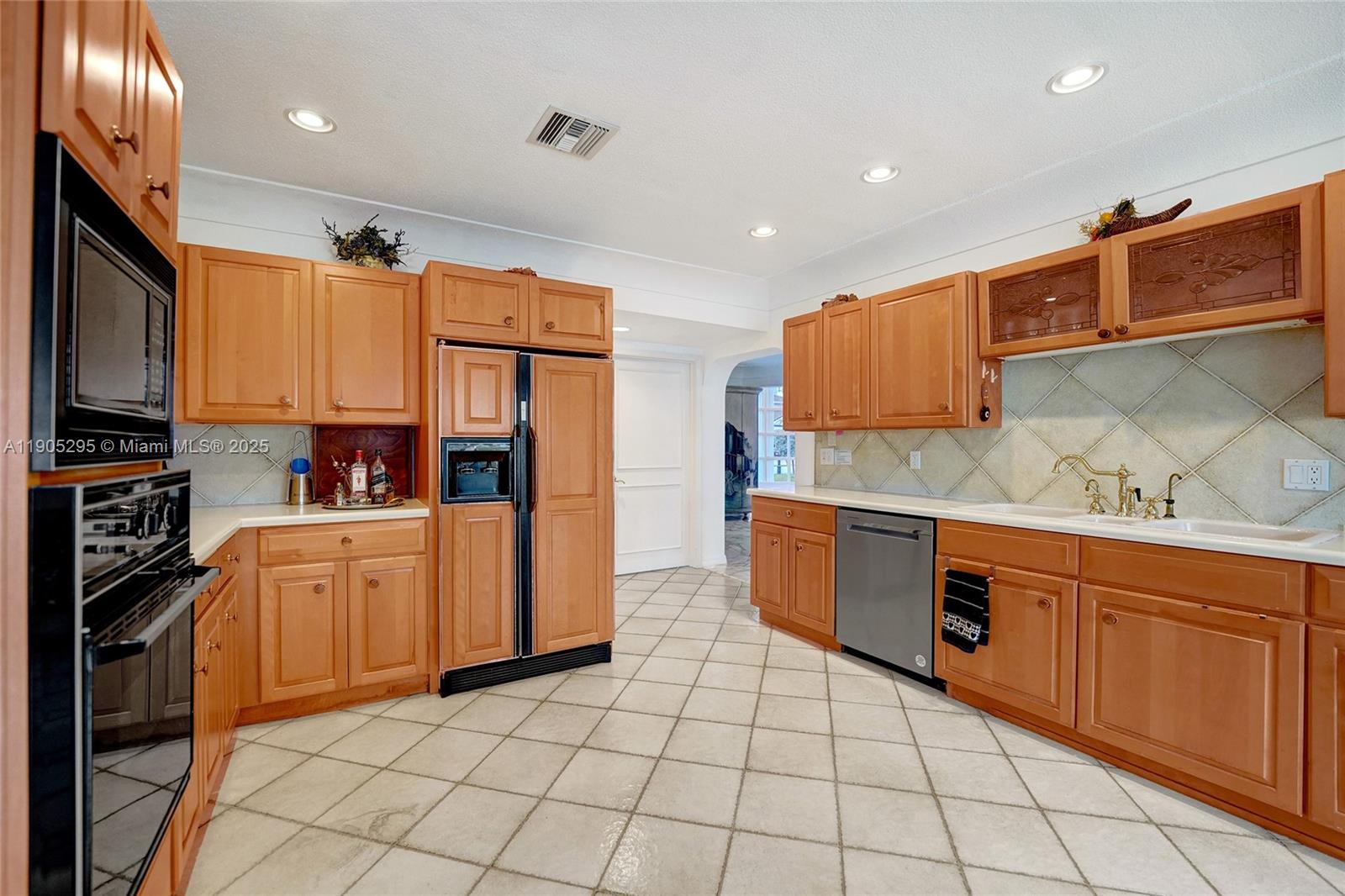 CORAL RIDGE COUNTRY CLUB - Residential Lease