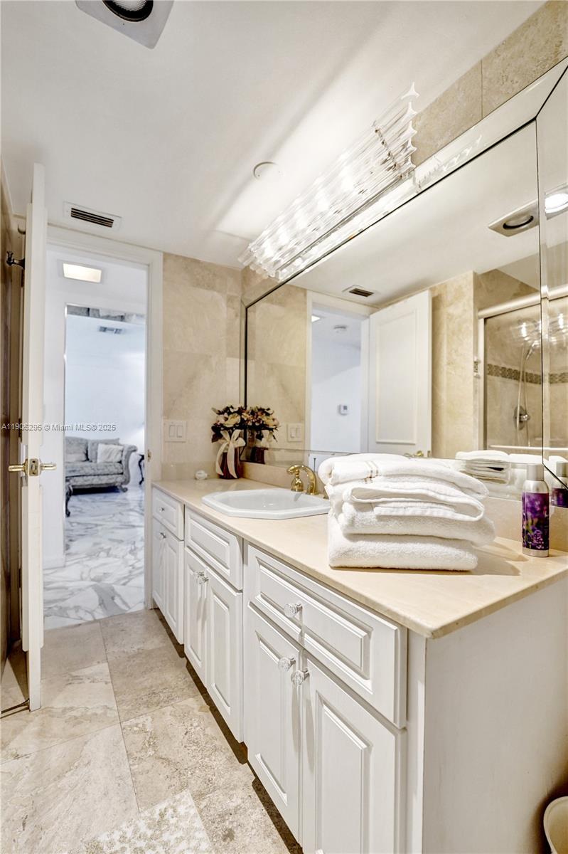 CORAL RIDGE COUNTRY CLUB - Residential Lease