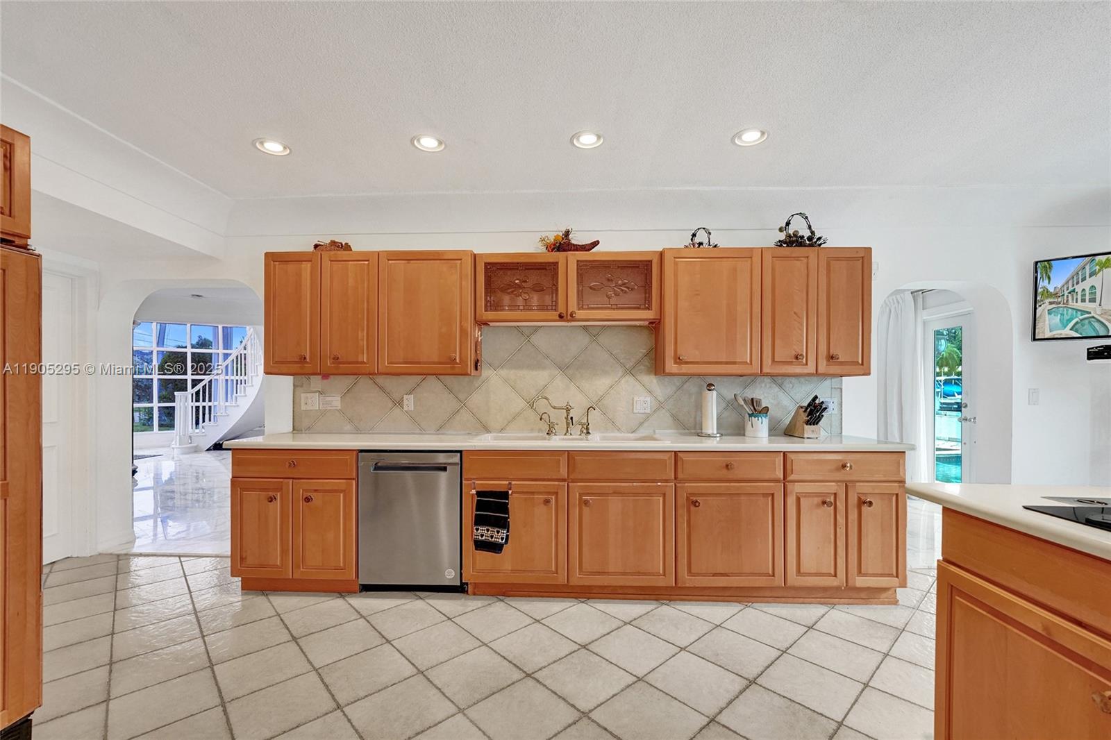 CORAL RIDGE COUNTRY CLUB - Residential Lease