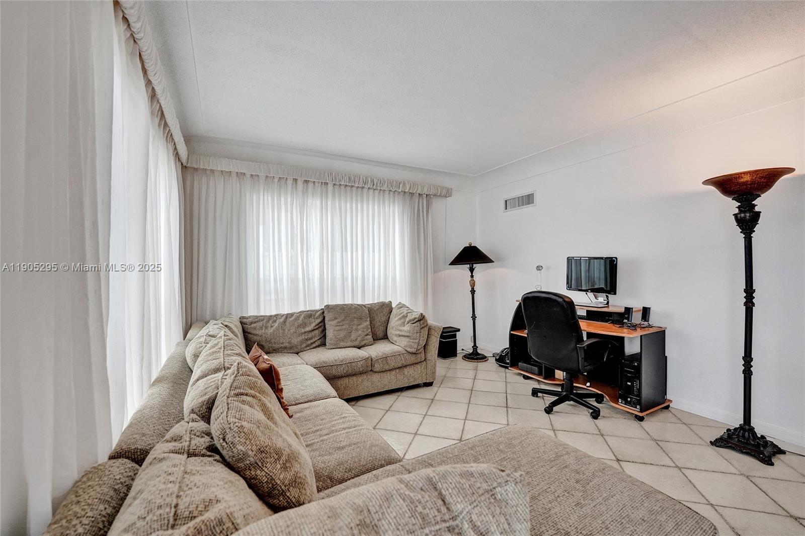 CORAL RIDGE COUNTRY CLUB - Residential Lease