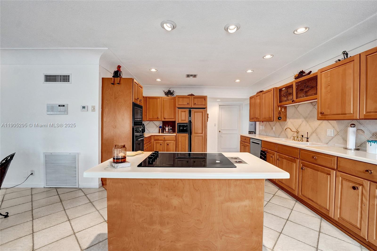 CORAL RIDGE COUNTRY CLUB - Residential Lease