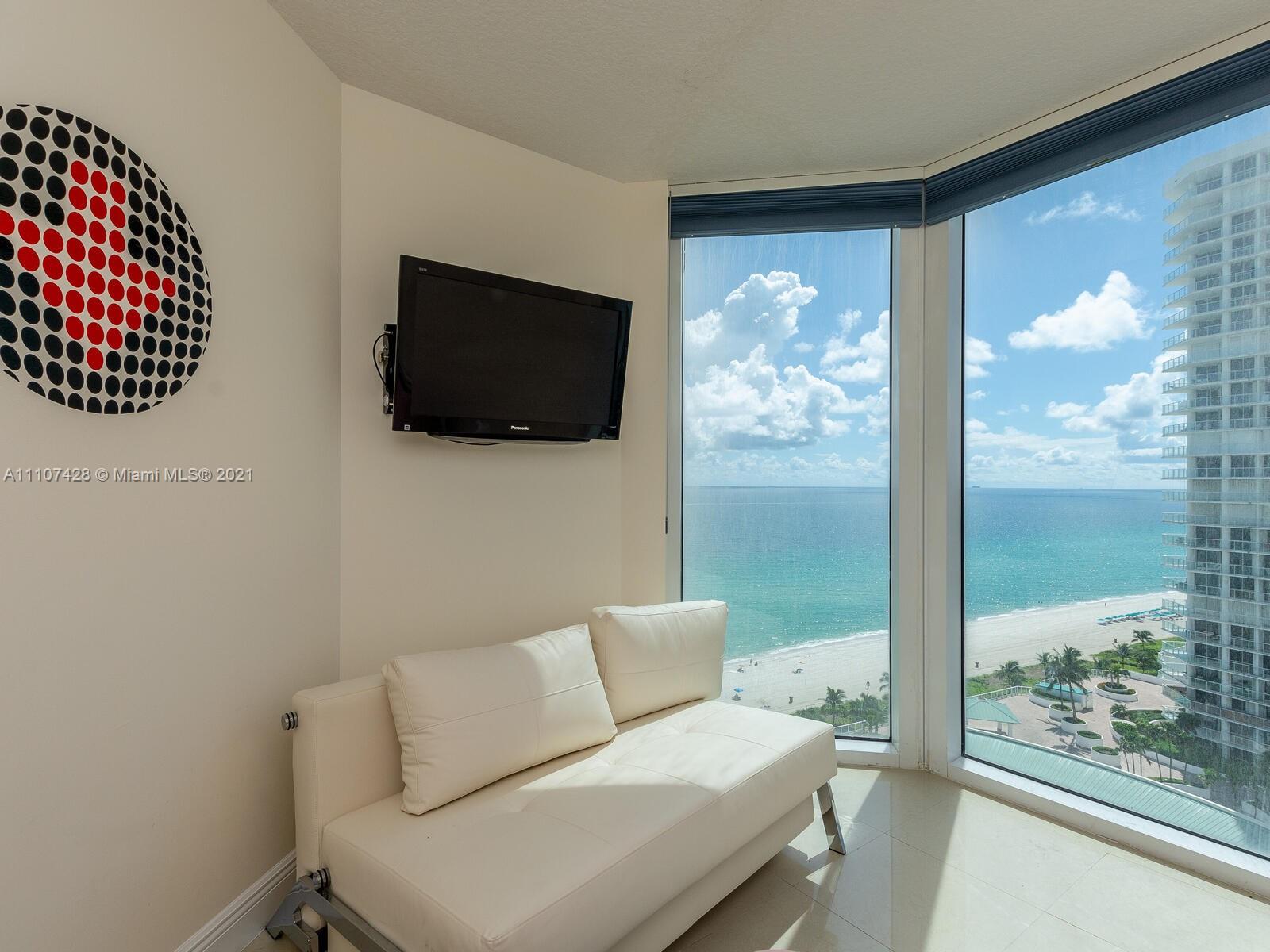 LA PERLA CONDO - Residential Lease