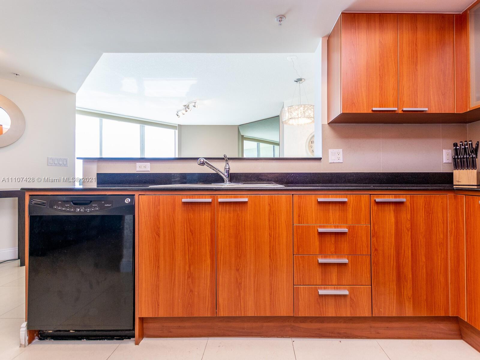 LA PERLA CONDO - Residential Lease