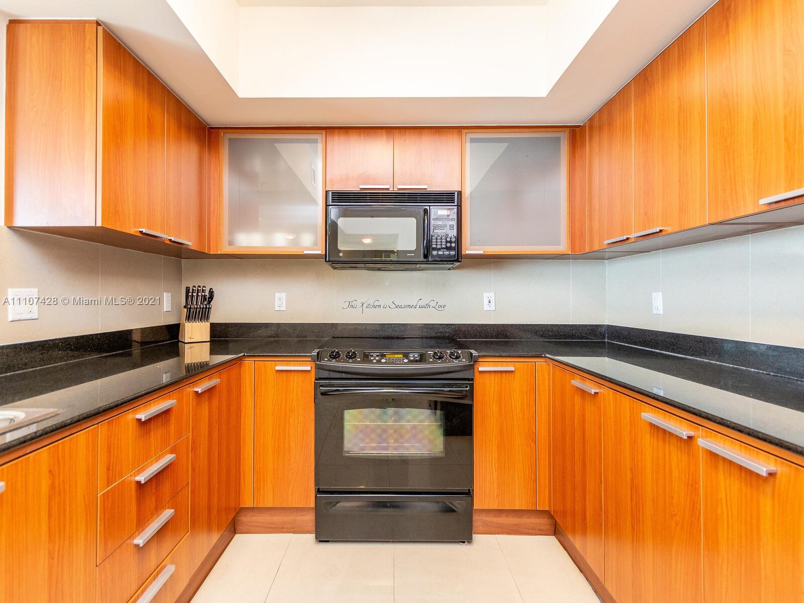 LA PERLA CONDO - Residential Lease